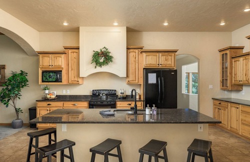 Valley of the Sun Ski Chalet | Silverheels Lodge🏔Luxury Mountain Chalet🍃25 Acres🌲Double Garage🚙Hot Tub♨️