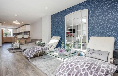 Harold Wood Villa | SILVERINGS a Beautifully designed Luxurious Townhouse