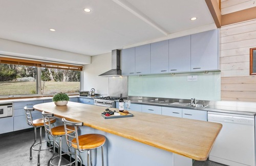 Crackenback Apartment | Silvertop Apartment capturing the beautiful mountain and lake views