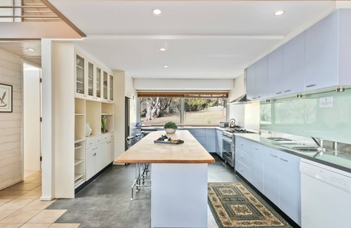 Crackenback Apartment | Silvertop Apartment capturing the beautiful mountain and lake views