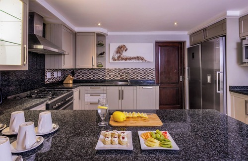 Thorny Bush Game Reserve Cabin | Simbavati Amani