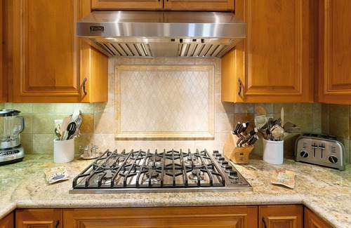 Simi Valley House | Simi Valley - Memorabilia Guest Retreat
