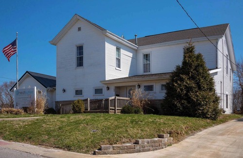 Williamstown House | Simmons Estate - Sleeps 20 - Near Ark