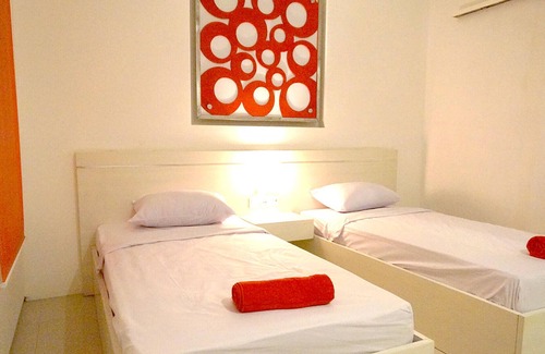 Batu Bolong House | Simona Hotel Twin Bed Room for maks 4 persons