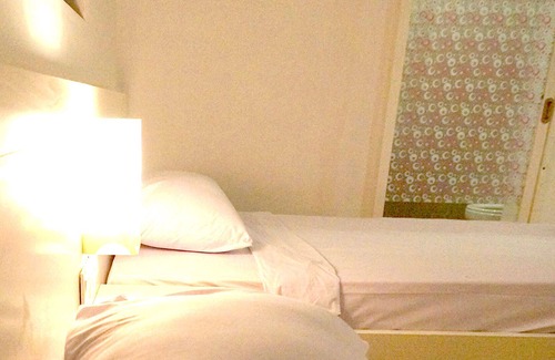 Batu Bolong House | Simona Hotel Twin Bed Room for maks 4 persons