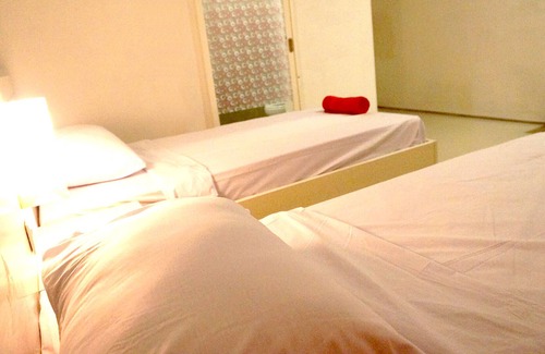 Batu Bolong House | Simona Hotel Twin Bed Room for maks 4 persons