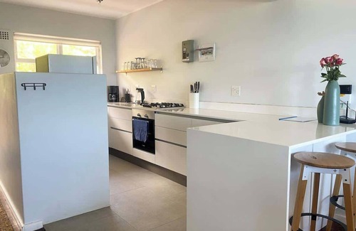 Redhill Apartment | Simon’s Town Seaside Apt | Views, Balcony, Parking