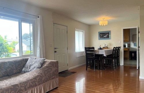 Castro Valley House | Simple 3B1B with Laundry, Parking and Yard - 3604