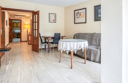 Luque Apartment | Simple and spacious apartment in the village of Luque at the foot of the Tajo del Algarrobo.