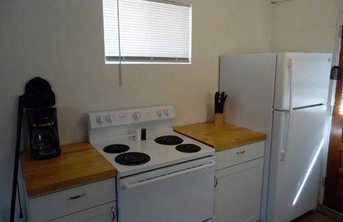 Jenkins Apartment | Simple, Clean, and Quiet Lakeside Getaway