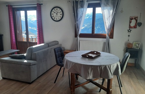 Feissons-sur-Salins House | Simple, comfortable village house