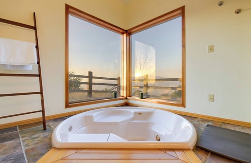 Keene House | ‘Simple Life Ranch’ w/Hot Tub & Sauna in Keene!