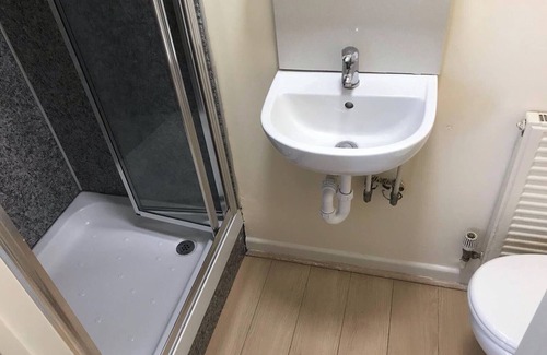 Brondesbury Park Apartment | Simple Studio flat in London don't miss out