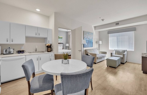 Far North Central Apartment | Simplicity At the Rim 1106 I Comfy 2 Bed 2 Bath