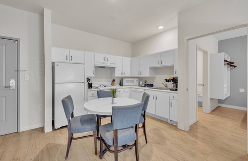 Far North Central Apartment | Simplicity At the Rim 1106 I Comfy 2 Bed 2 Bath