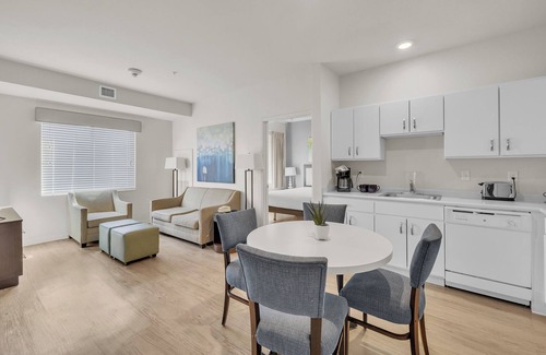 Far North Central Apartment | Simplicity At the Rim 1114 I Comfy 2 Bed 2 Bath