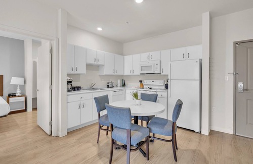 Far North Central Apartment | Simplicity At the Rim 1114 I Comfy 2 Bed 2 Bath