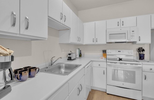 Far North Central Apartment | Simplicity At the Rim 1114 I Comfy 2 Bed 2 Bath