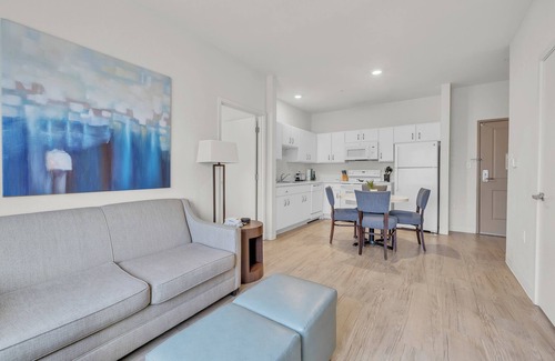 Far North Central Apartment | Simplicity At the Rim 1114 I Comfy 2 Bed 2 Bath