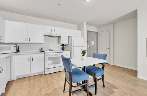 Far North Central Apartment | Simplicity At the Rim 1209 I Comfy 1 Bed 1 Bath