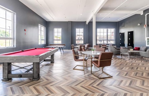 Kirkendall North Apartment | simply Comfort. UV Disinfected Rosebud 2Br Loft Free Parking Gym