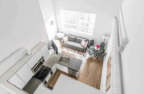 Kirkendall North Apartment | simply Comfort. UV Disinfected Rosebud 2Br Loft Free Parking Gym