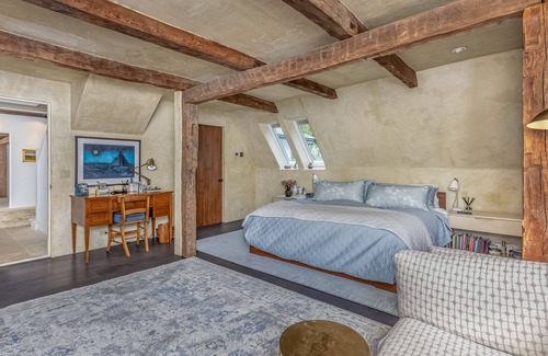 New Paltz House | Simply Impeccable Home with a Sweeping Mountain View and Guest House