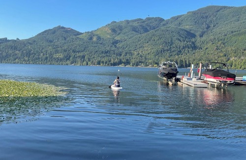 Bellingham House | Simply Lake Samish Solitude – Lakefront 2 BR / 2.5BA