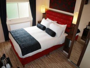 West Kensington Hotel | Simply Rooms & Suites