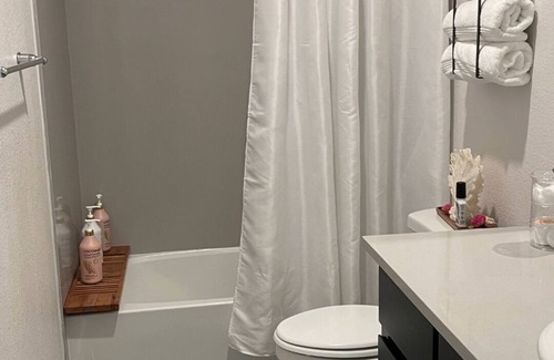 Roseville House | Simply Sweet & Cozy in Roseville