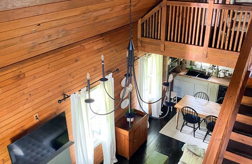 Damascus Cabin | Simply sweet creekside cottage with loft