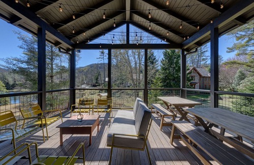 Highlands House | SIMPLY THE BEST SPOT IN HIGHLANDS. 1 BLOCK TO MAIN STREET!