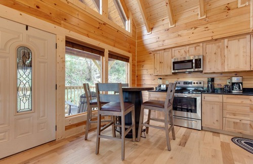 Gatlinburg - Pigeon Forge Cabin | Simply Unforgettable | Stunning Cabin with Hot Tub & Pool Table!
