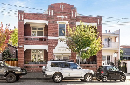 East Melbourne Apartment | Simpson Street Apartments by Urban Rest