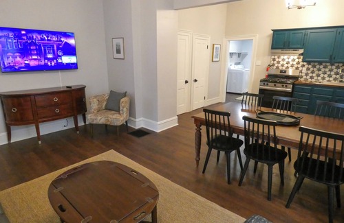 Downtown Colorado Springs House | Since 1889: Colorado College and Downtown Colorado Springs: AC, Private Parking