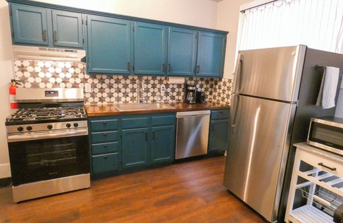 Downtown Colorado Springs House | Since 1889: Colorado College and Downtown Colorado Springs: AC, Private Parking