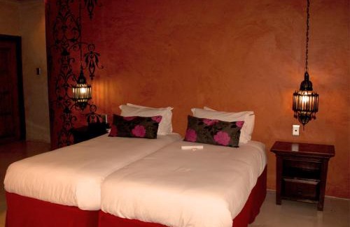 Pollok Beach Hotel | Singa Lodge - Lion Roars Hotels & Lodges