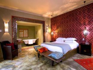 Pollok Beach Hotel | Singa Lodge - Lion Roars Hotels & Lodges