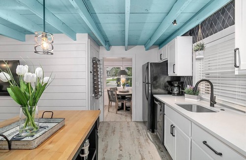 Saugatuck Cottage | Singapore Stable