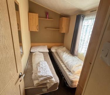 Clacton-on-Sea House | Singh&Leite Family caravan for 6 people
