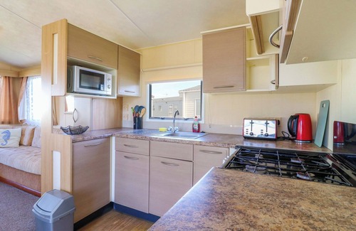 Clacton-on-Sea Cottage | SINGH LEITE & LUISA FAMILY CARAVAN, family friendly in St. Osyth