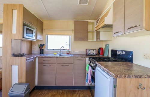 Clacton-on-Sea Cottage | SINGH LEITE & LUISA FAMILY CARAVAN, family friendly in St. Osyth