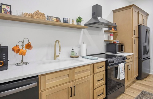 Lawrenceburg Apartment | Single Barrel at The Stable Reserve! 5 miles from 4Roses and Wild Turkey