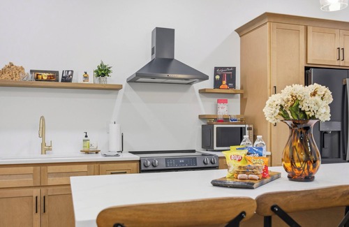 Lawrenceburg Apartment | Single Barrel at The Stable Reserve! 5 miles from 4Roses and Wild Turkey