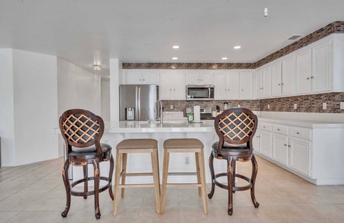 Temecula House | Single Fam Home|Mainfloor Bedroom|Garage Access|Spacious Living Room #42192