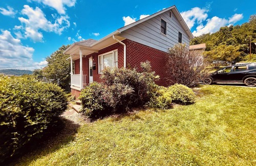 Clarksburg House | Single Family Home - Comfortable Two Bedroom -in Clarksburg