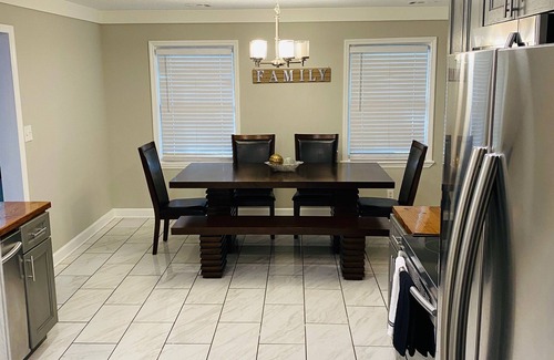 Brunswick House | Single family home Hot tub full deck Nearby shopping center in Beaches