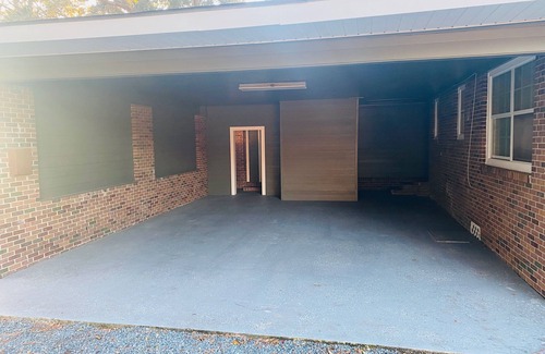 Brunswick House | Single family home Hot tub full deck Nearby shopping center in Beaches