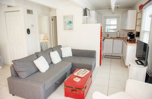 Indian Shores Cottage | Single family home with private beach access at HGTV's Sunburst Inn, sleeps up to 4