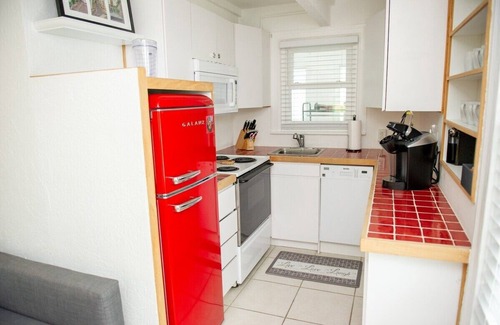 Indian Shores Cottage | Single family home with private beach access at HGTV's Sunburst Inn, sleeps up to 4